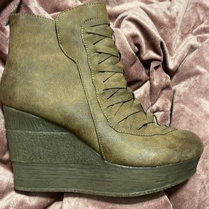 SBICCA brown basket weave platform wedge ankle booties